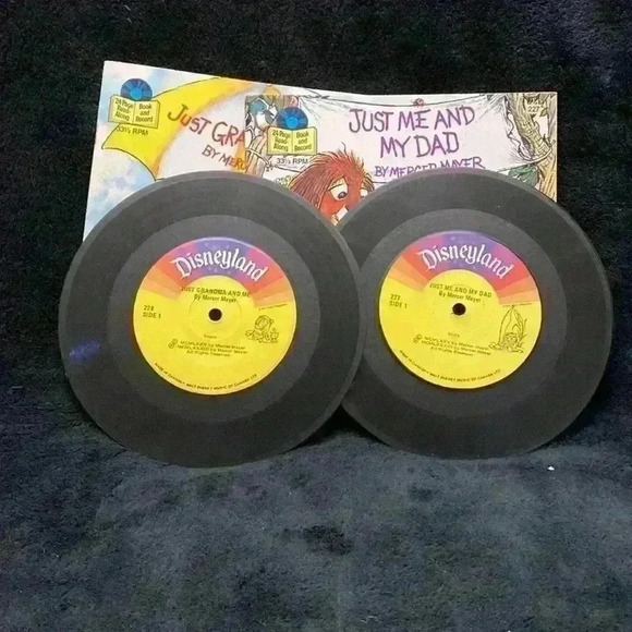 A set of two Vintage 1980s Mercer  Mayer books that include vinyl records - Picture 13 of 14